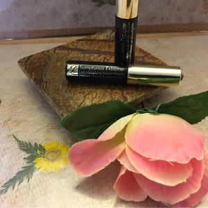 01 EXTREME BLACK Sumptuous Extreme Lash Multiplying Volume Mascara.  X2